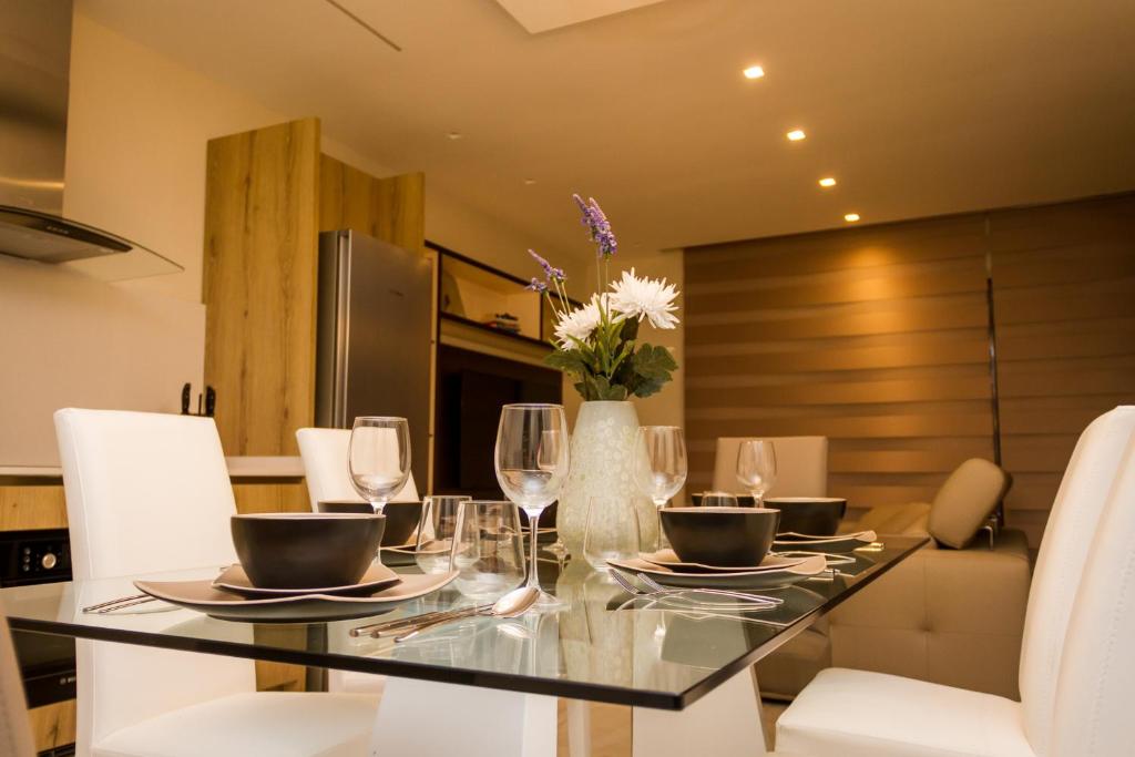 Lux Apartments room 4
