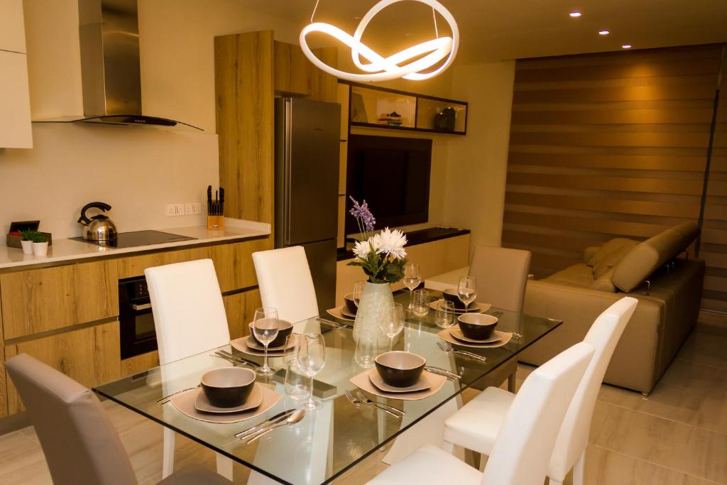 Lux Apartments room 5
